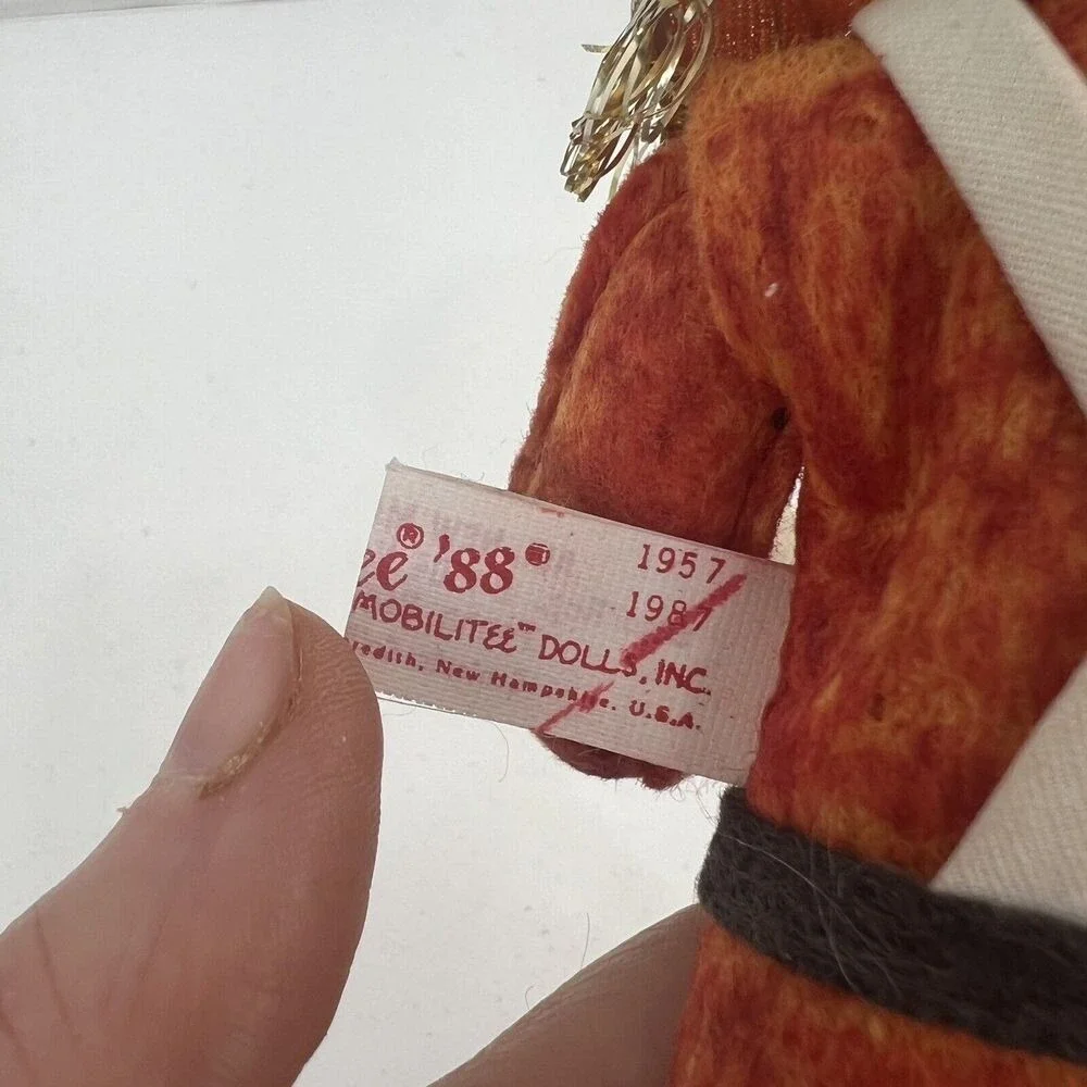Vtg 1987 Annalee Toy Doll 11" Queen's Guard Marching British Soldier USA 7560 - Picture 13 of 16